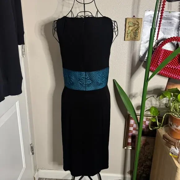 Kay Unger Sleeveless V Neck Sheath Dress 6 - Picture 5 of 11